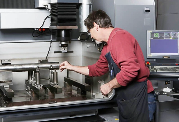 How does Electrical Discharge Machining Work？